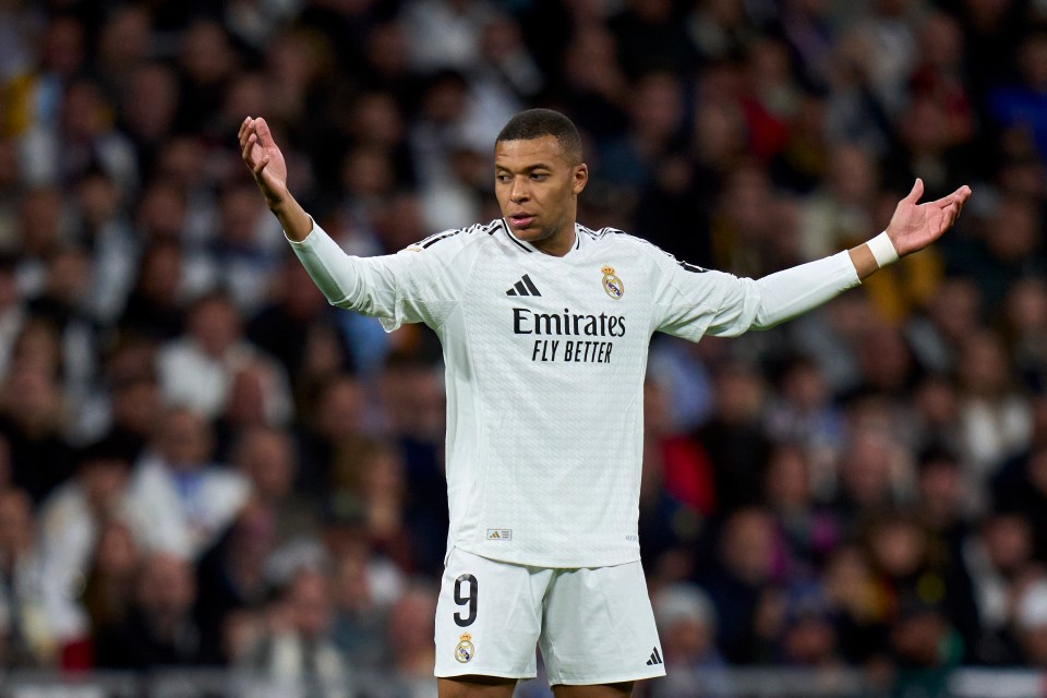 a soccer player with the number 9 on his jersey