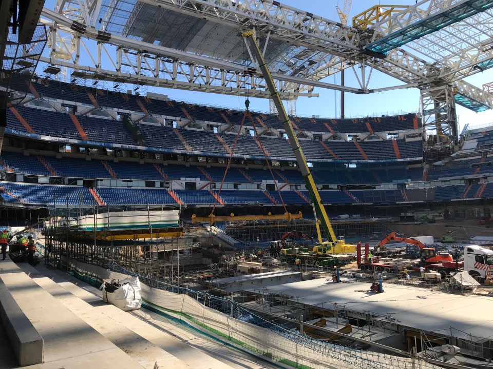 Slabs being installed at the Santiago Bernabéu Stadium in Madrid.