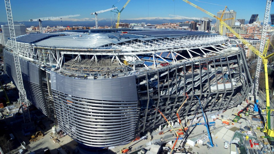 Santiago Bernabéu Stadium renovation: facade slats being installed.