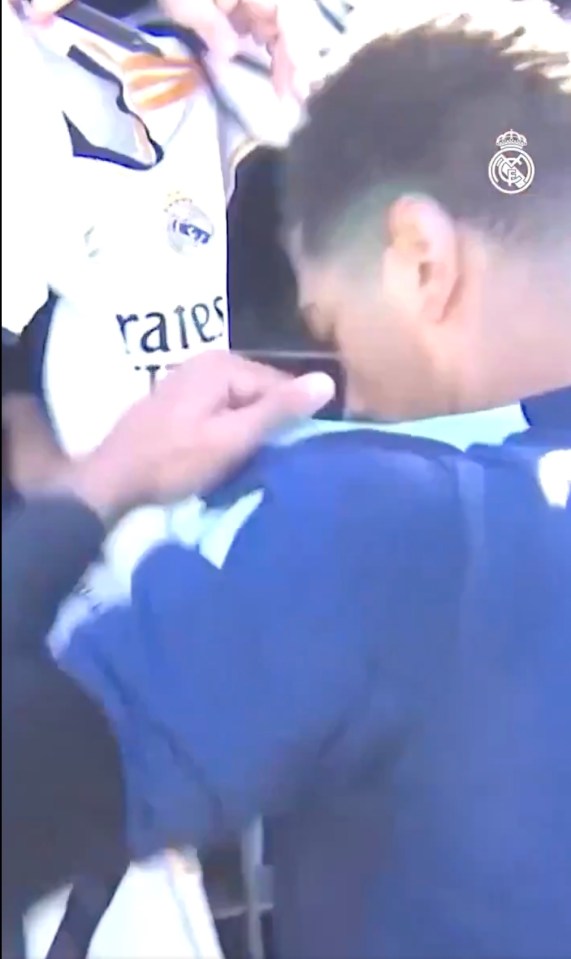 Jude Bellingham gives his shirt to a crying Real Madrid fan.