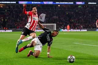 EINDHOVEN, NETHERLANDS - MARCH 4: Richard Ledezma of PSV battles for possession with Myles Lewis-Skelly of Arsenal FC during the UEFA Champions League 2024/25 Round of 16 First Leg match between PSV and Arsenal FC at PSV Stadion on March 4, 2025 in Eindhoven, Netherlands. (Photo by Ben Gal/BSR AgencyGetty Images)