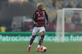 Wesley of Flamengo runs with the ball during the match between Flamengo and Botafogo as part of Campeonato Carioca 2025 at Maracana Stadium on February 12, 2025 in Rio de Janeiro, Brazil.