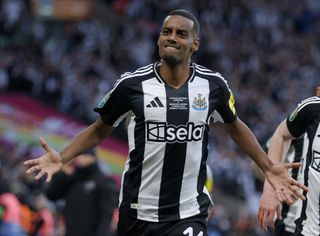 Alexander Isak celebrates after scoring for Newcastle United against Liverpool in the 2025 League Cup final.