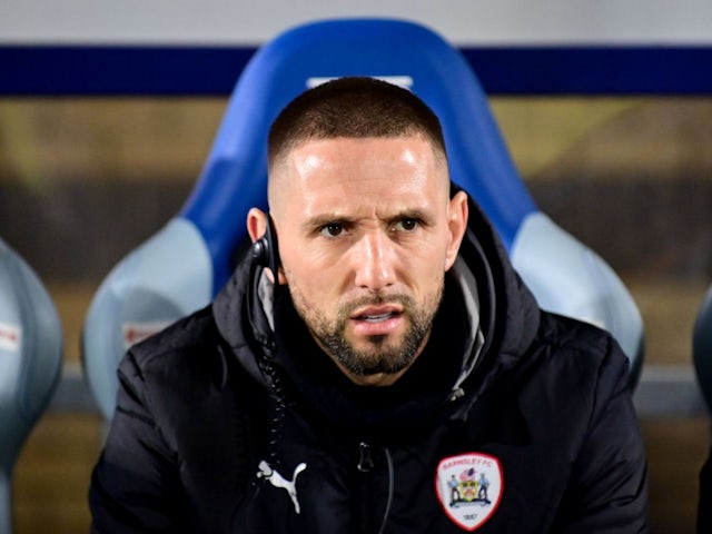 Barnsley interim manager Conor Hourihane during his side's match against Wycombe Wanderers, on January 28, 2025