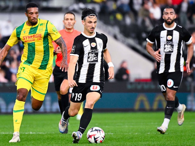 Jean Philippe Gbamin ( 17 - Nantes ) and Esteban LEPAUL ( 19 - Angers ) during the Ligue 1 match between Angers SCO and FC Nantes at Stade Raymond Kopa on September 22, 2024 in Angers, France.