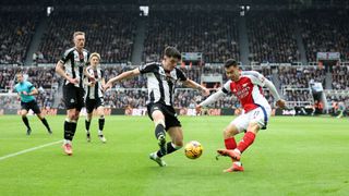 Gabriel Martinelli of Arsenal is challenged by Tino Livramento of Newcastle United during the Premier League match between Newcastle United FC and Arsenal FC at St James' Park on November 02, 2024 in Newcastle upon Tyne, England.