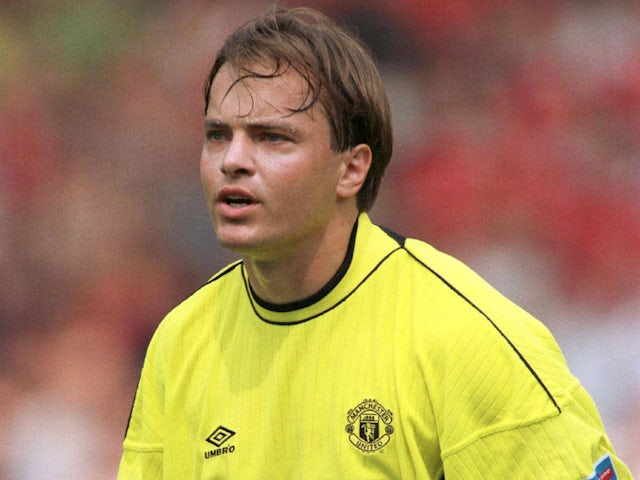 Mark Bosnich in action for Manchester United on August 1, 1999