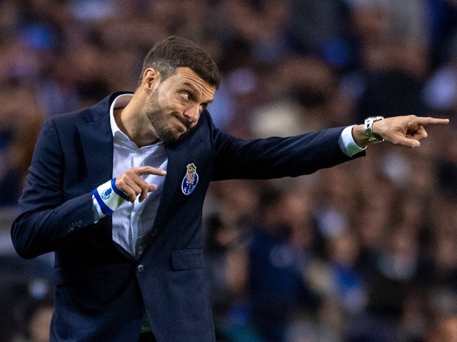 Porto head coach Martin Anselmi reacts on February 7, 2025