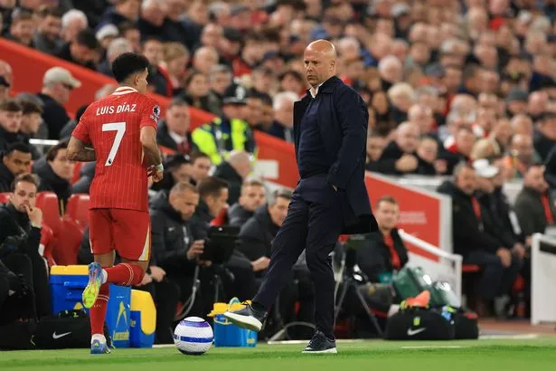 Liverpool head coach Arne Slot kicks the ball towards Luis Diaz.