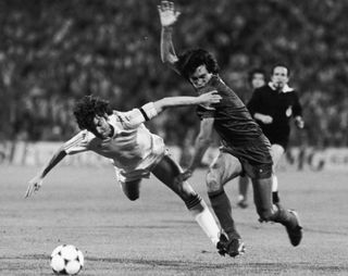 Real Madrid's Jose Antonio Camacho and Barcelona's Lobo Carrasco compete for the ball in the 1982 Copa del Rey final.