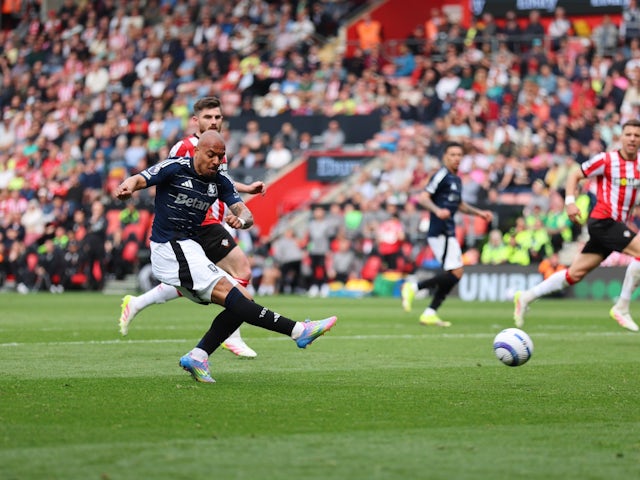 Donyell Malen makes it 2-0 to Aston Villa on April 12, 2025