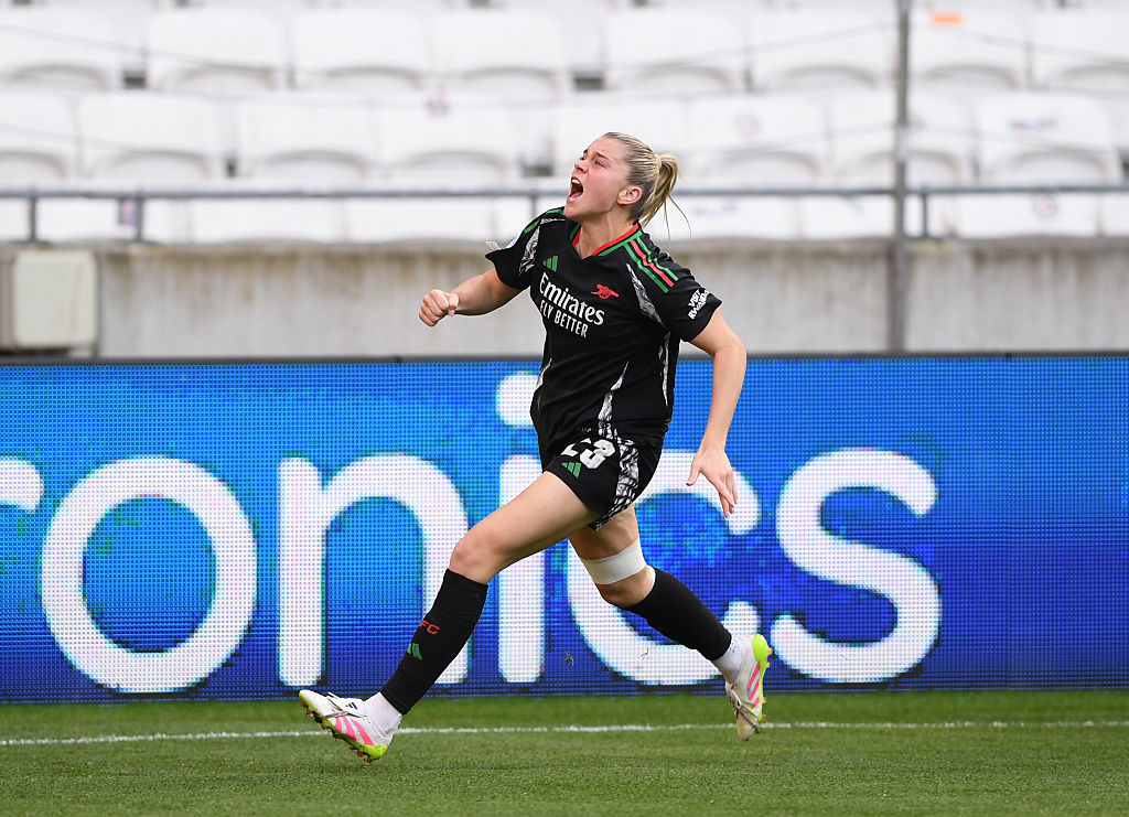 Alessia Russo celebrates her goal