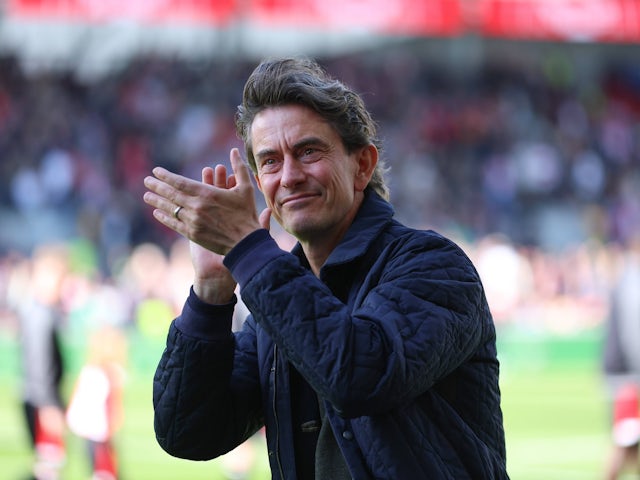 Brentford manager Thomas Frank applauds fans on April 19, 2025