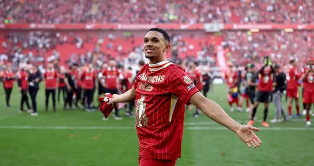 Trent Alexander-Arnold celebrates Liverpool winning the 2024/25 Premier League title.