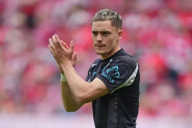 Florian Wirtz of Bayer 04 Leverkusen applauds