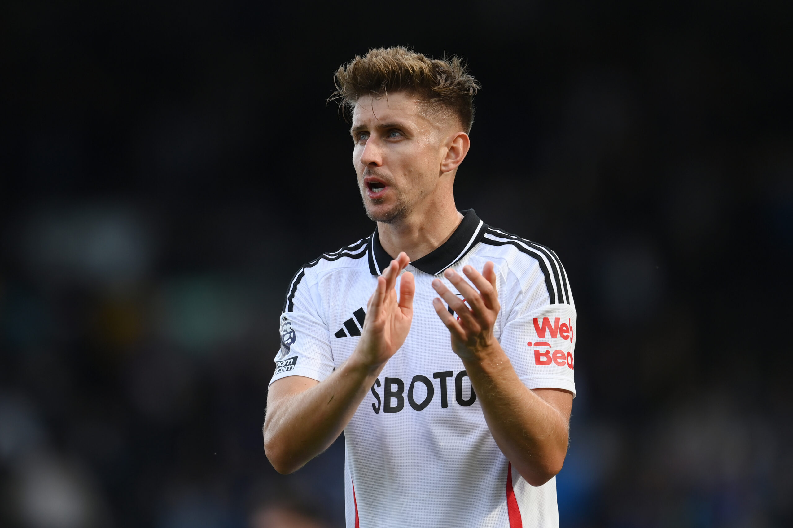 Tom Cairney clapping whilst playing for Fulham in the 2024/25 season