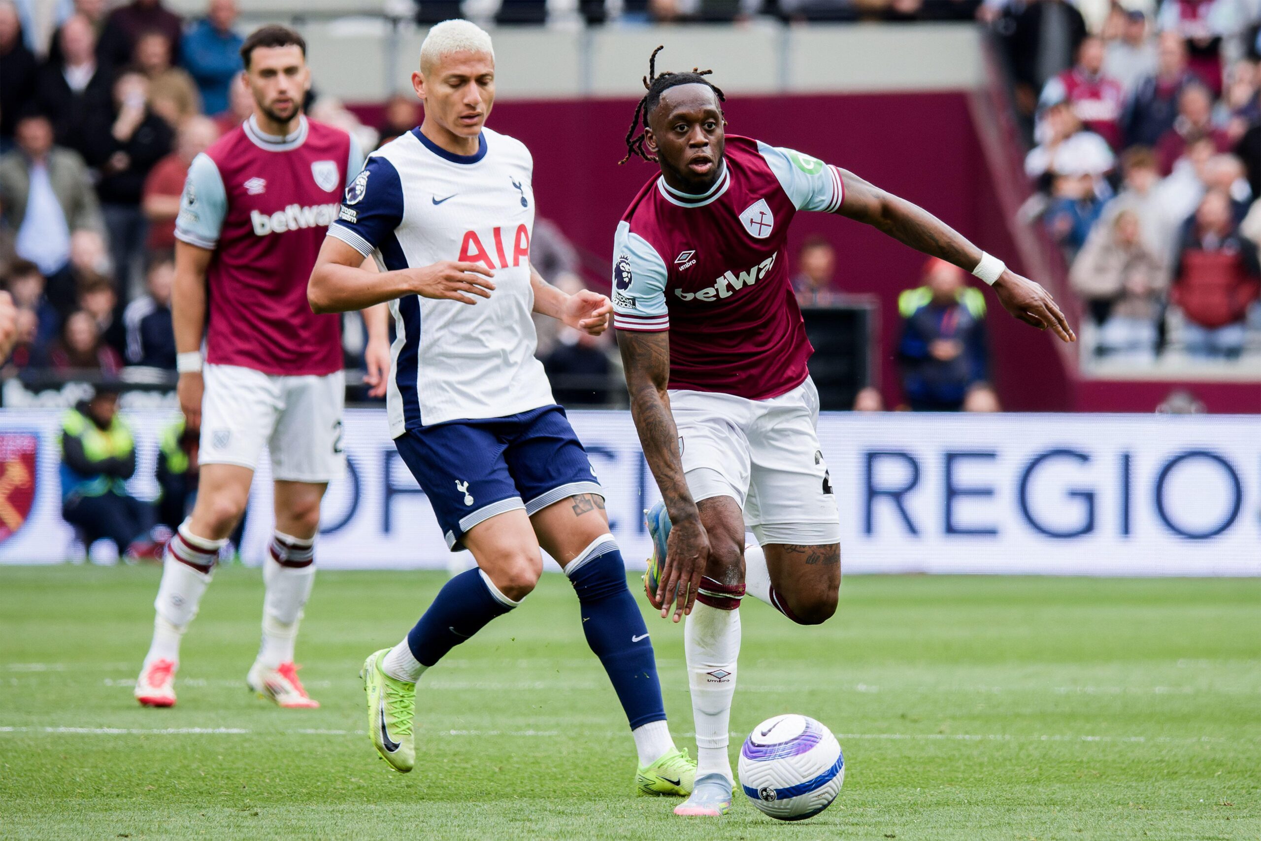 Aaron Wan-Bissaka playing for West Ham against Tottenham, May 2025