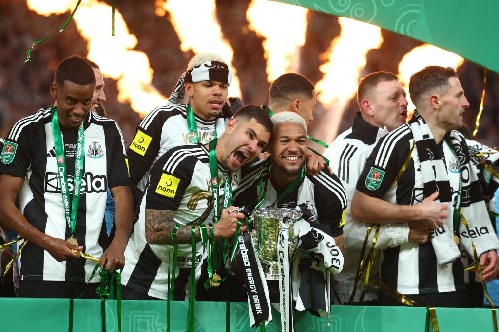 Bruno Guimaraes & Joelinton of Newcastle United celebrate with the trophy & team-mates at the end of the Carabao Cup Final between Liverpool and Newcastle United at Wembley Stadium on March 16, 2025 in London, England