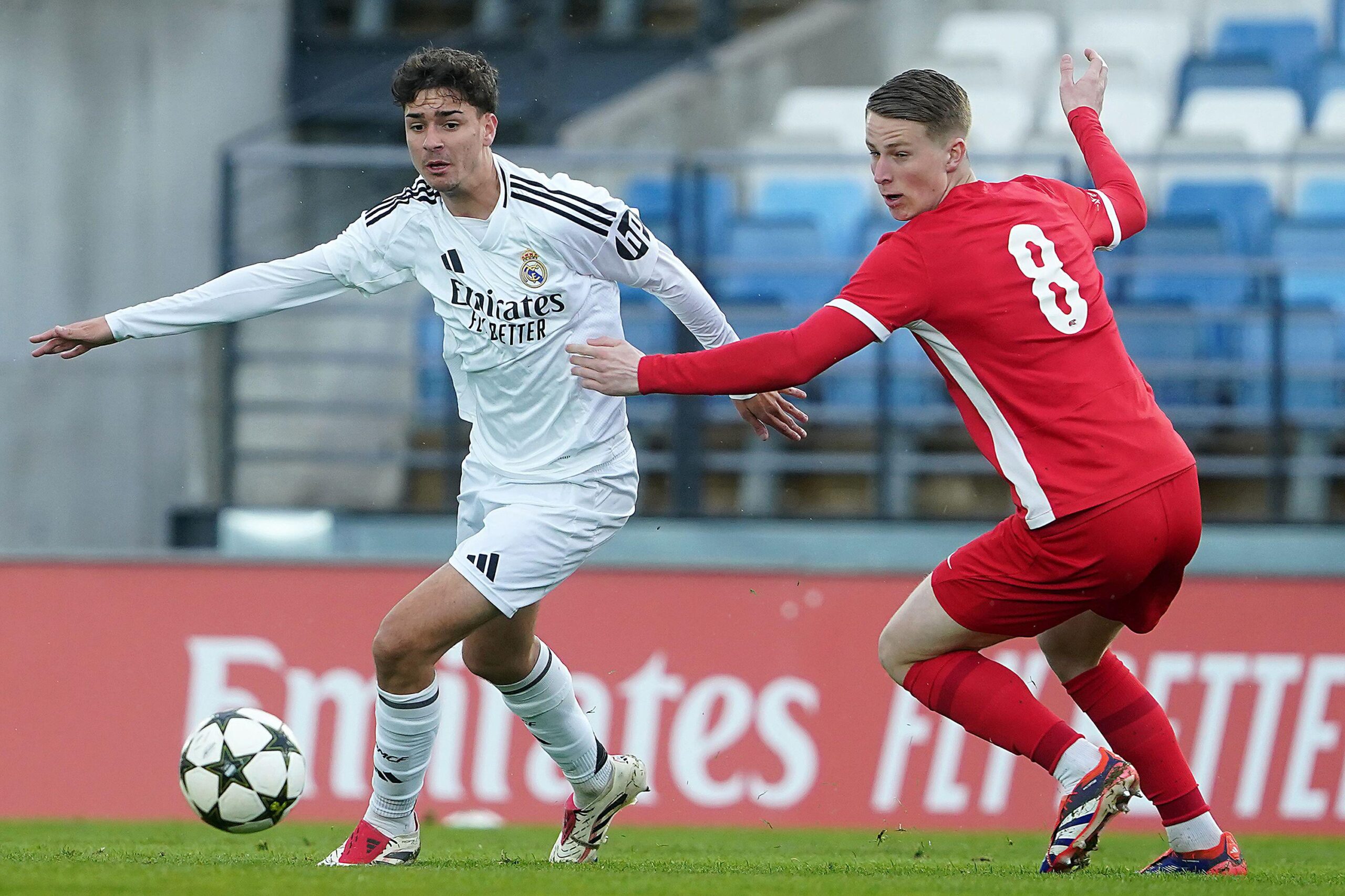 Real Madrid CF's Victor Valdepenas (l) and AZ Alkmaar's Kasper Boogaard during UEFA Youth League 2024/2025 Round of 16 match. March 5, 2025.