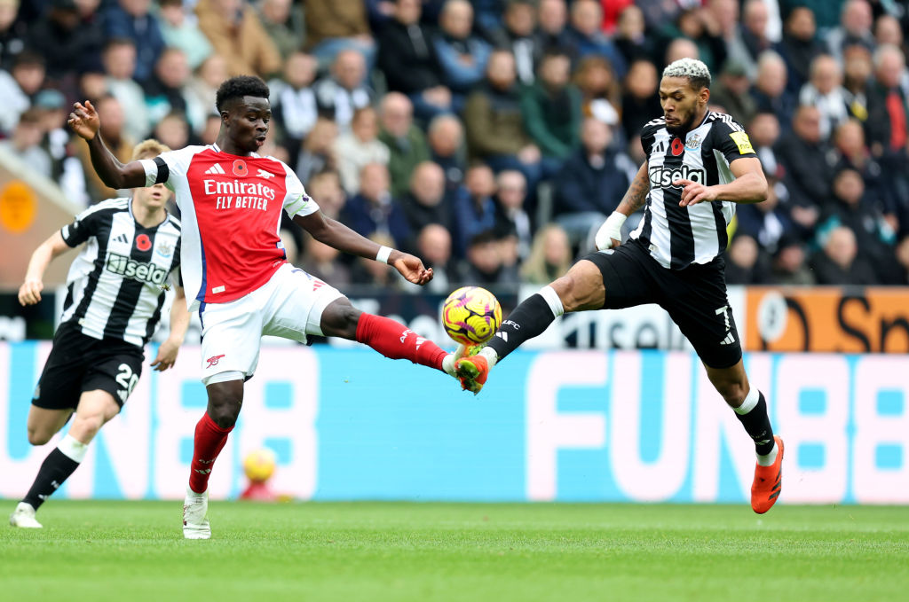 Joelinton of Newcastle United battles for possession with Bukayo Saka of Arsenal during the Premier League match between Newcastle United FC and Arsenal FC at St James' Park on November 02, 2024 in Newcastle upon Tyne, England.