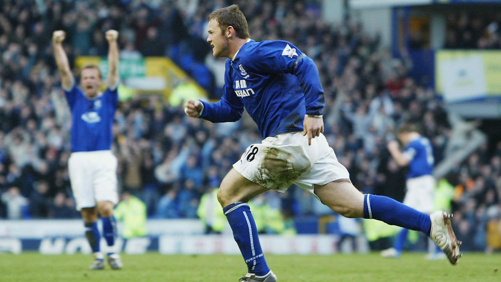Wayne Rooney scores for Everton