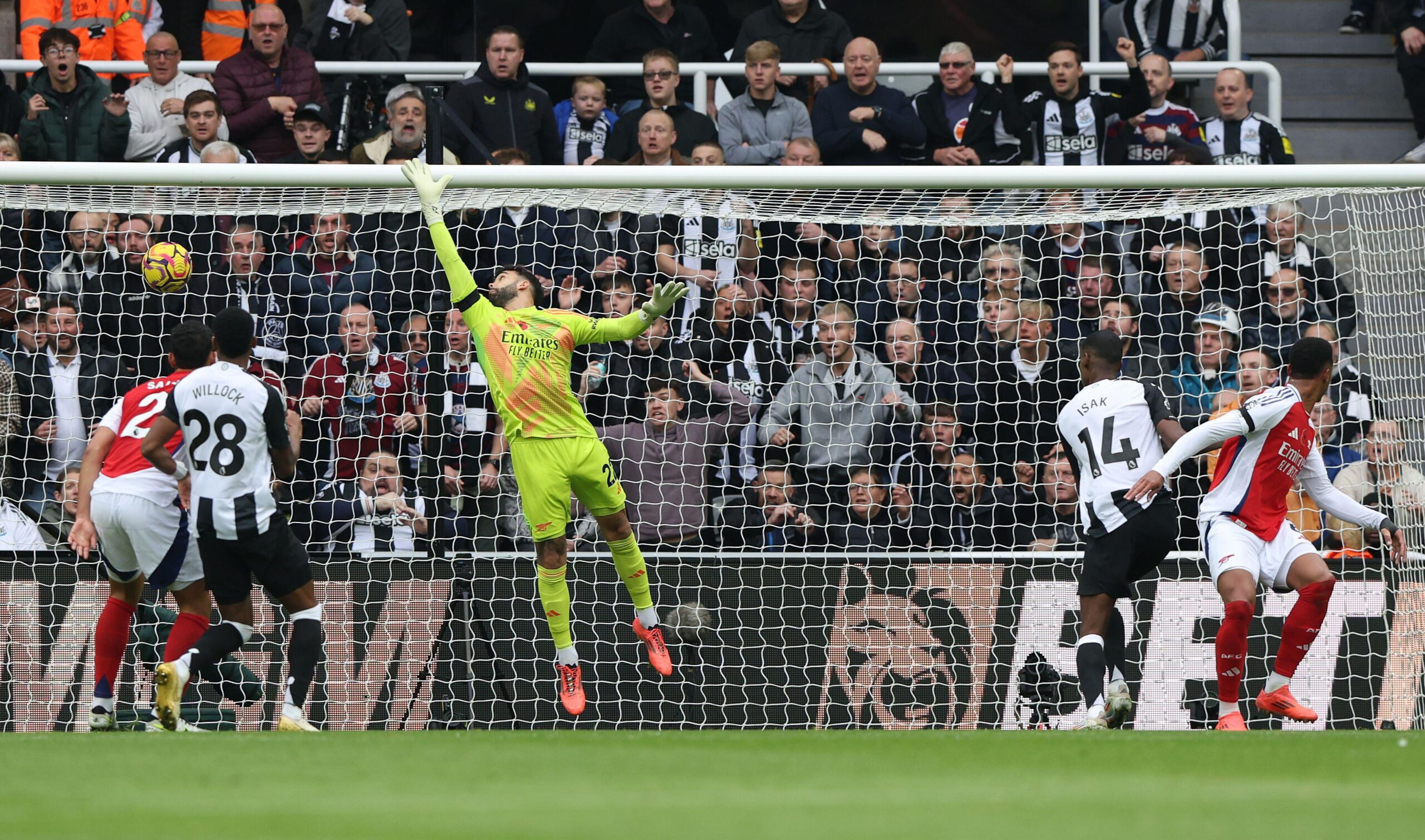 Alexander Isak scores for Newcastle against Arsenal, November 2024