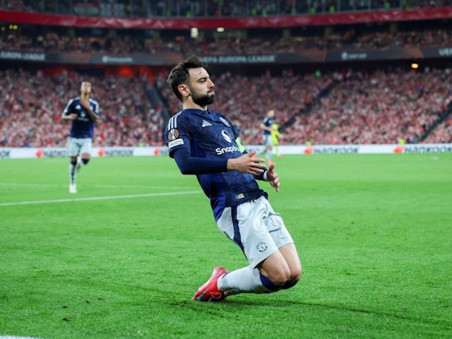 Bruno Fernandes of Manchester United celebrates scoring against Athletic Bilbao, on May 1, 2025