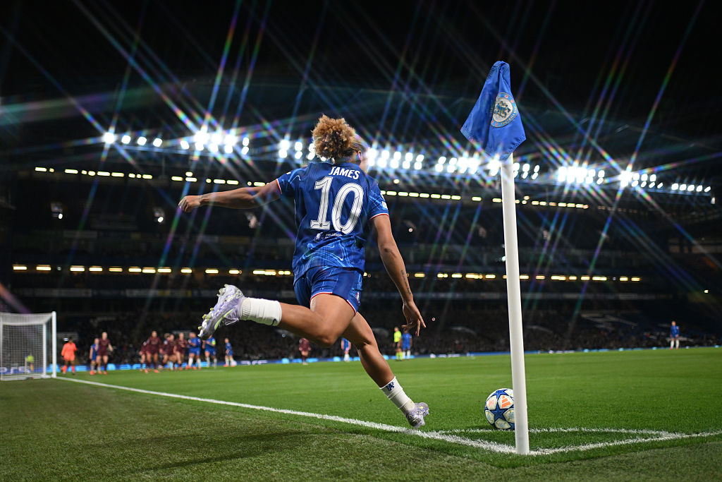 Lauren James kicking a corner