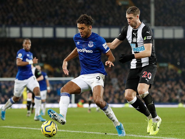 Everton's Dominic Calvert-Lewin and Newcastle United's Florian Lejeune on January 21, 2020
