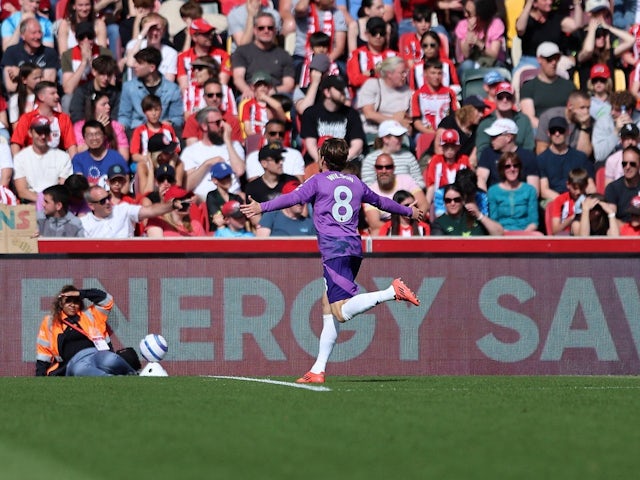 Harry Wilson of Fulham celebrates scoring against Brentford in the Premier League, on May 18, 2025