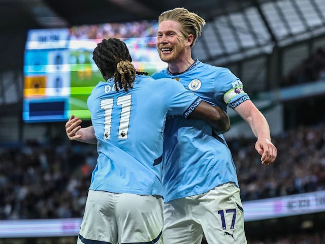 Manchester City's Kevin De Bruyne and Jeremy Doku celebrate on May 2, 2025