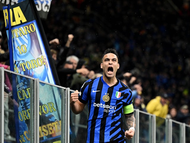 Inter Milan's Lautaro Martinez celebrates in front of the fans on April 16, 2025