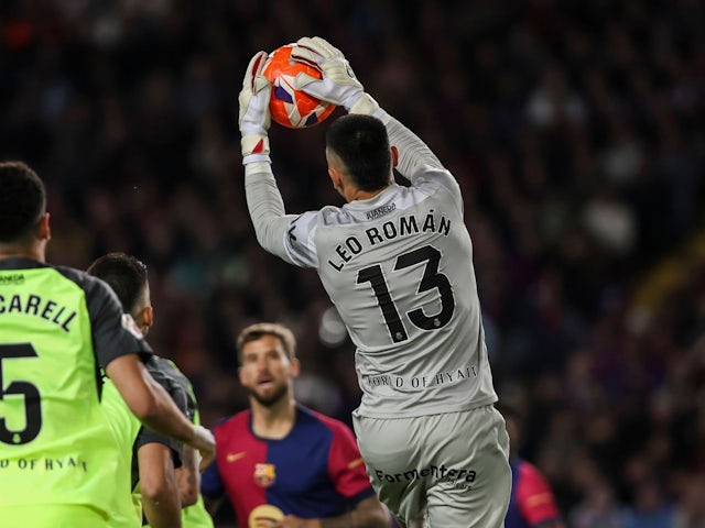 Mallorca goalkeeper Leo Roman collects the ball on April 22, 2025