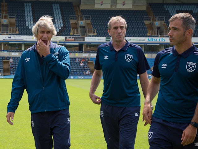 Manuel Pellegrini and Enzo Maresca at West Ham United in 2018.