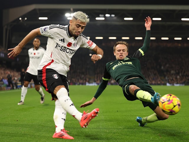 Brentford midfielder Mikkel Damsgaard and Fulham midfielder Andreas Pereira on November 4, 2024