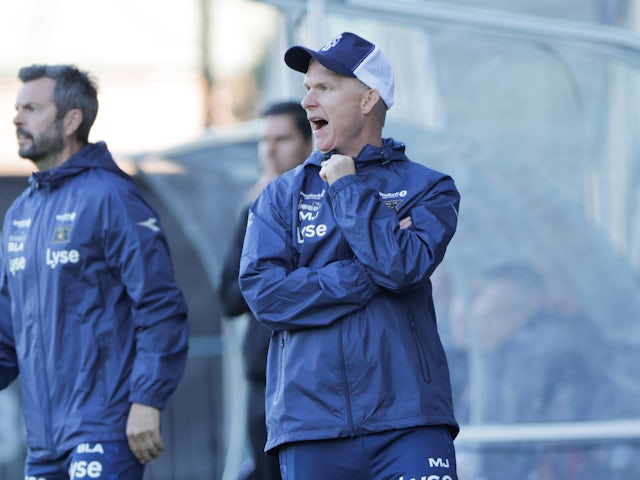 Morten Jensen on the touchline for Vikings on May 20, 2025