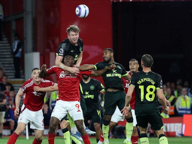 Nathan Collins wins a header for Brentford on May 1, 2025