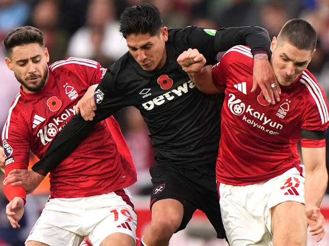 Nottingham Forest's Nikola Milenkovic and Alex Moreno challenge West Ham United's Edson Alvarez on November 3, 2024