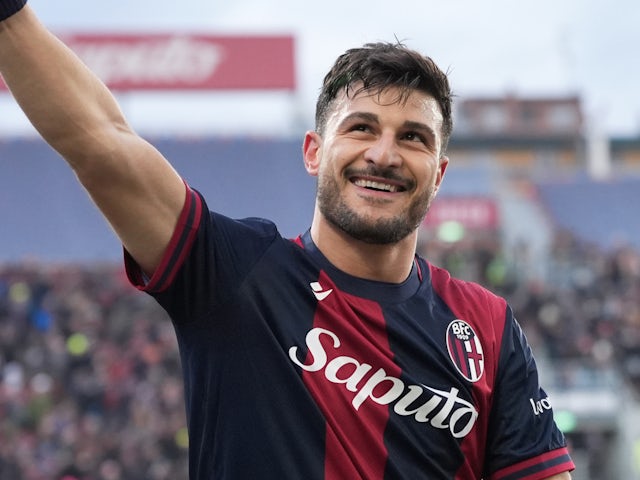 Riccardo Orsolini celebrates scoring for Bologna on January 18, 2025