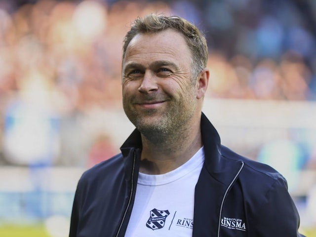 Manager of Heerenveen Robin Veldman before his side's match against Nijmegen, on April 27, 2025
