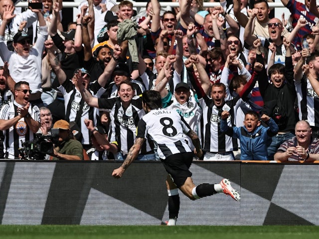 Sandro Tonali celebrates for Newcastle United on May 11, 2025