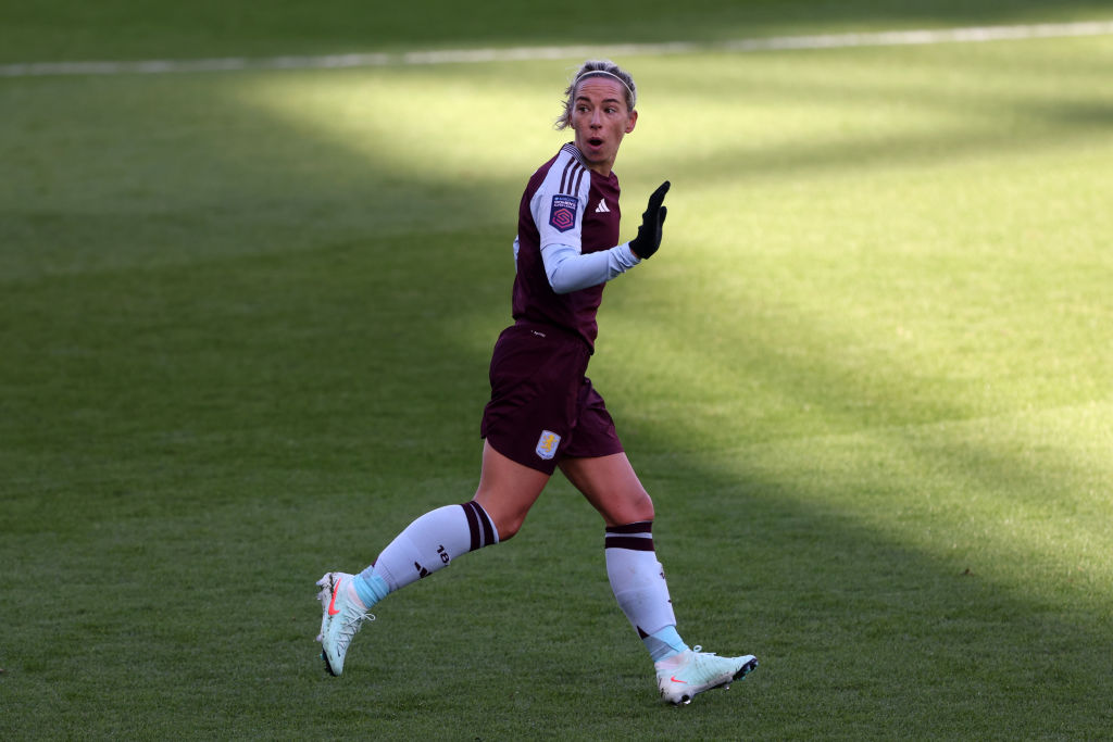 Jordan Nobbs running on the pitch