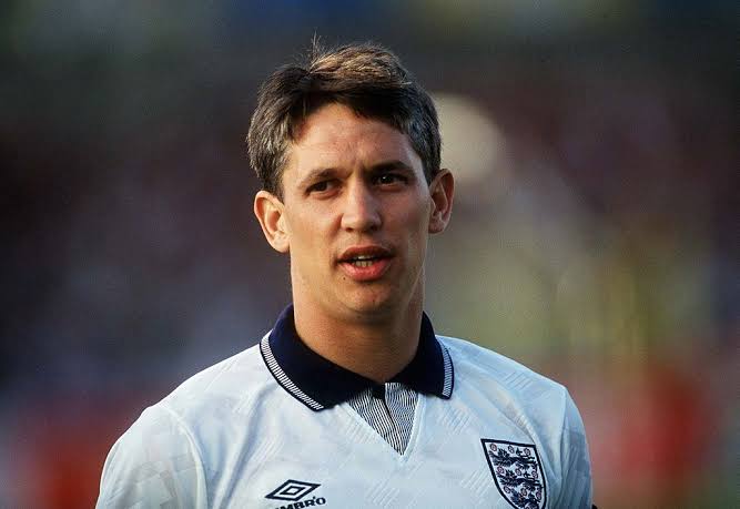 Footballers that never got a yellow card